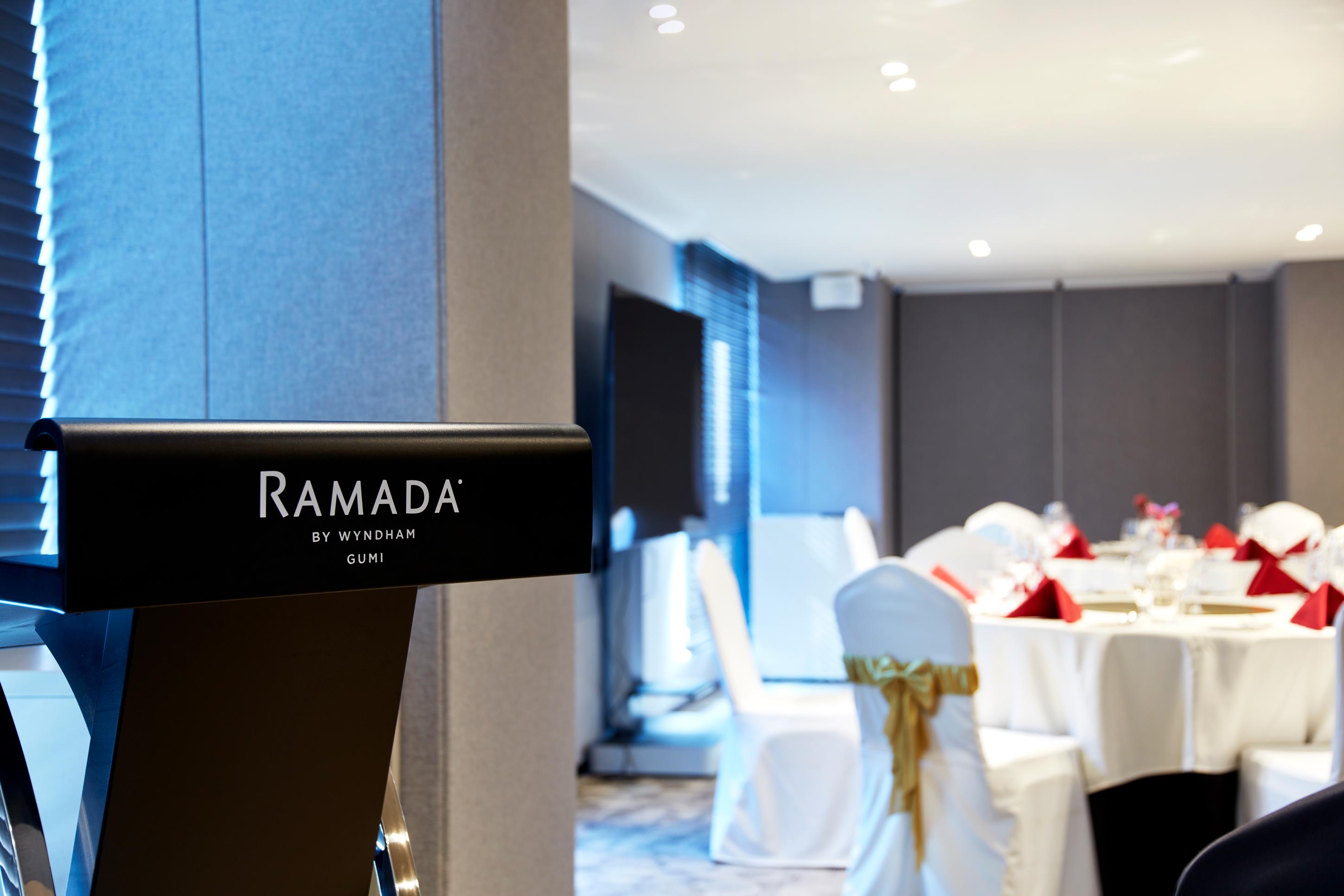 Отель Ramada By Wyndham Гуми Экстерьер фото